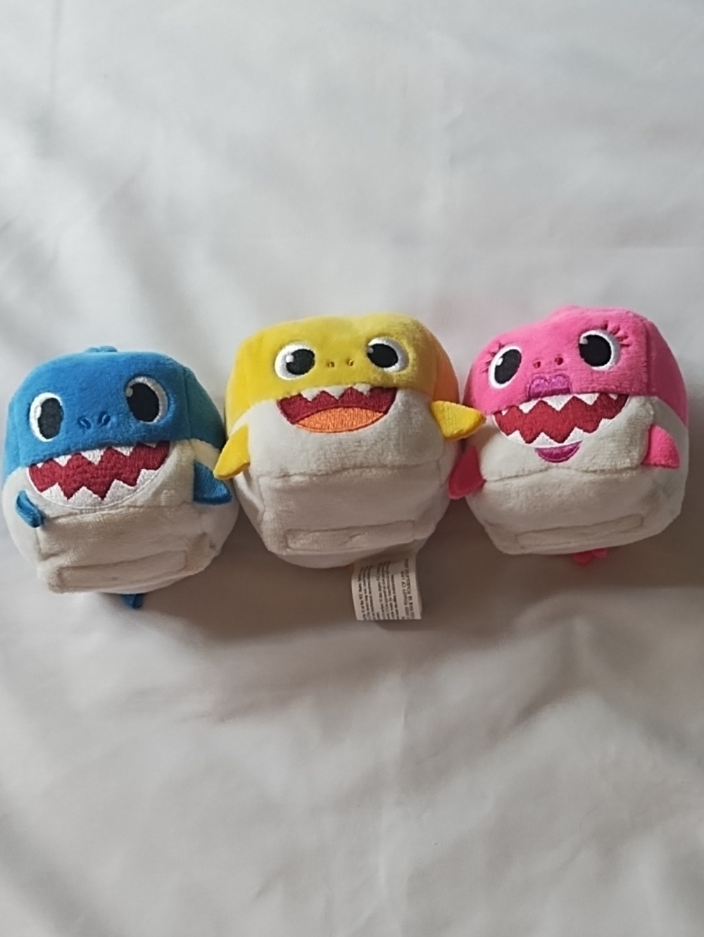 Pink Fong Small Singing Baby Shark Family Plush Set